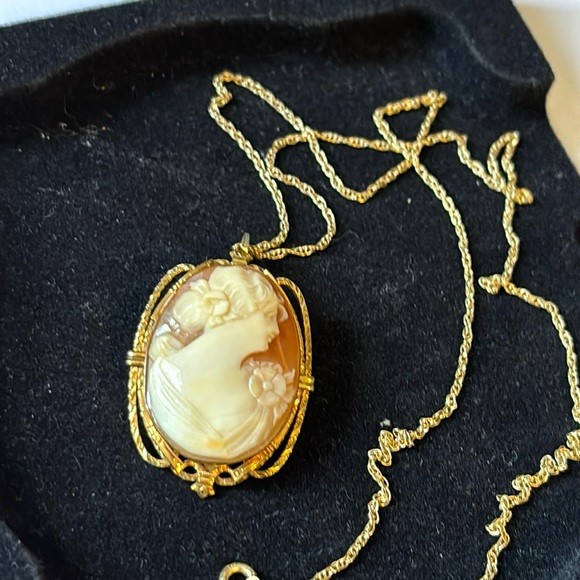 Gorgeous Victorian 12KGF shell Cameo pendant or brooch on a 14kGF 24” chain - Picture 2 of 8